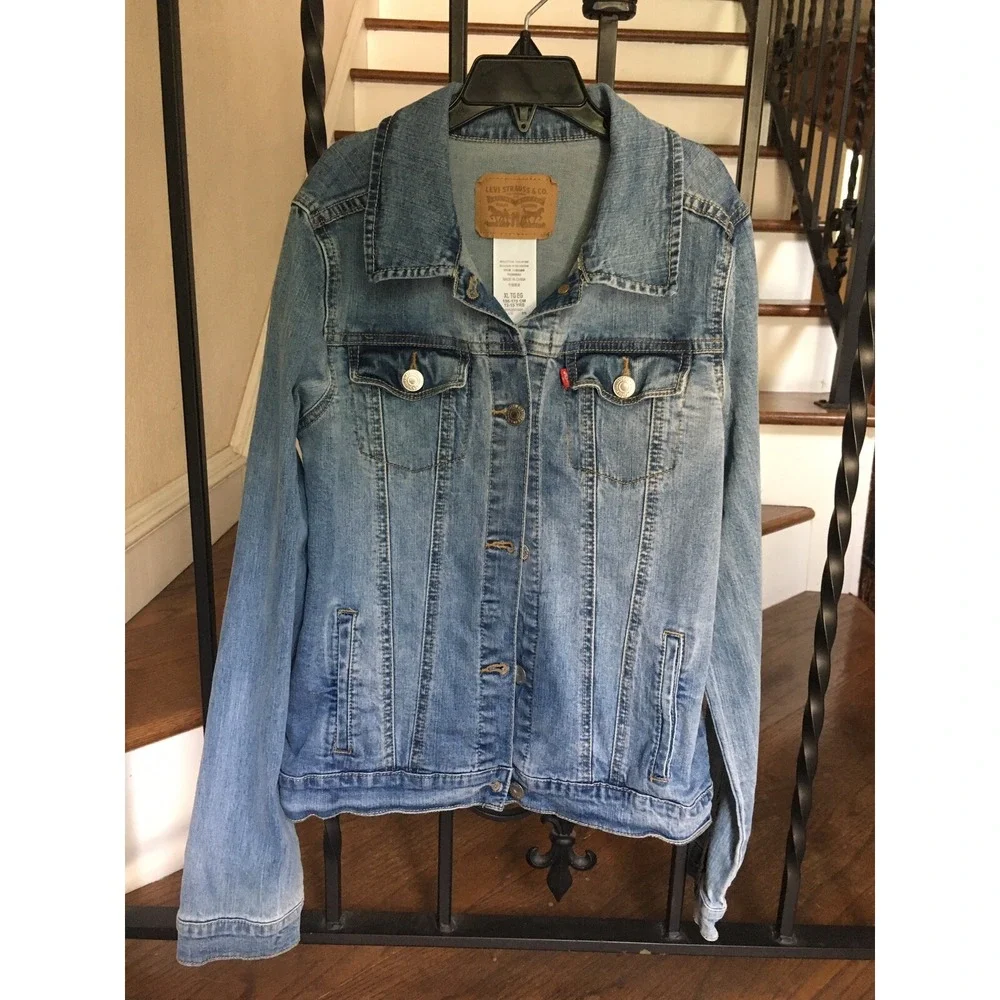Girl's Size XL Denim Levi Strauss Jean Jacket Fits 13-15 Years  Button Up Blue